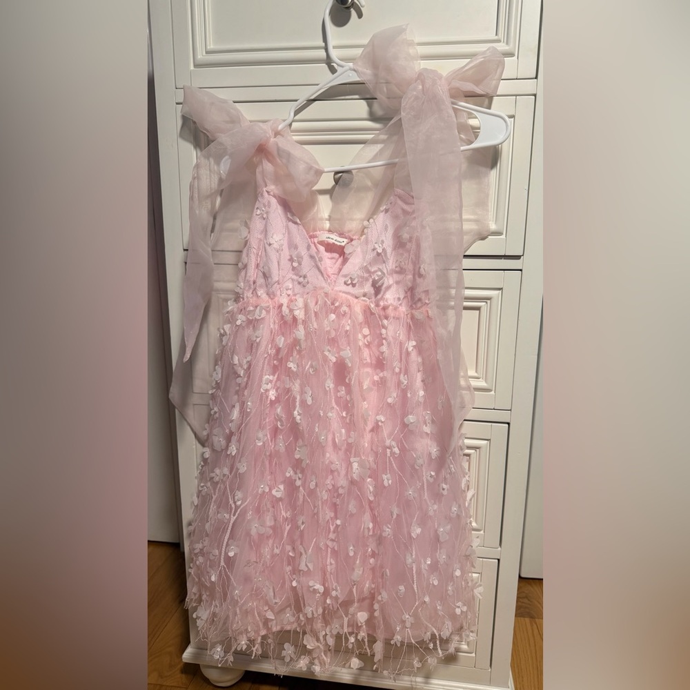 Delicate Pink Mini Dress with Flower Appliqué